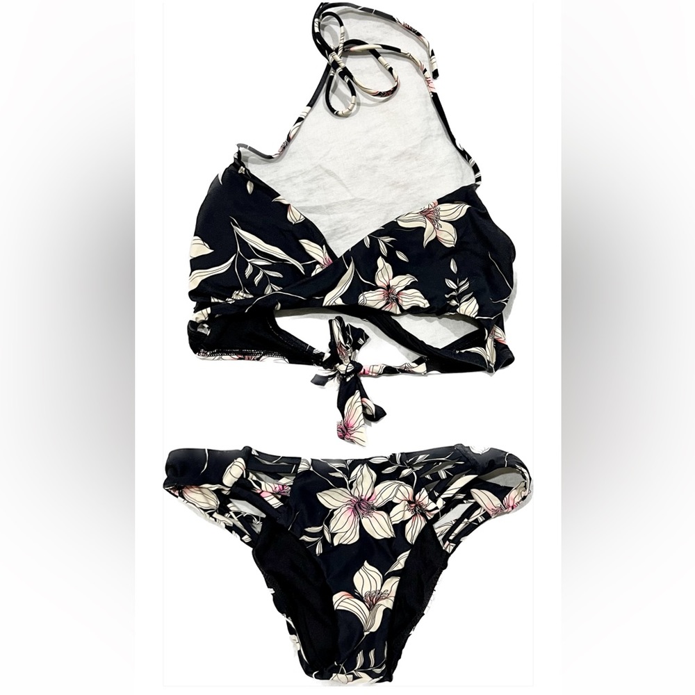 O’Niell bikini. Small top and bottom.